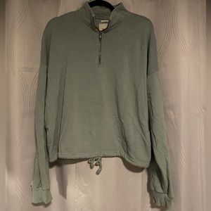 AE Sweatshirt Size L